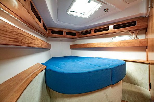 Innenansicht-2 Bavaria 42